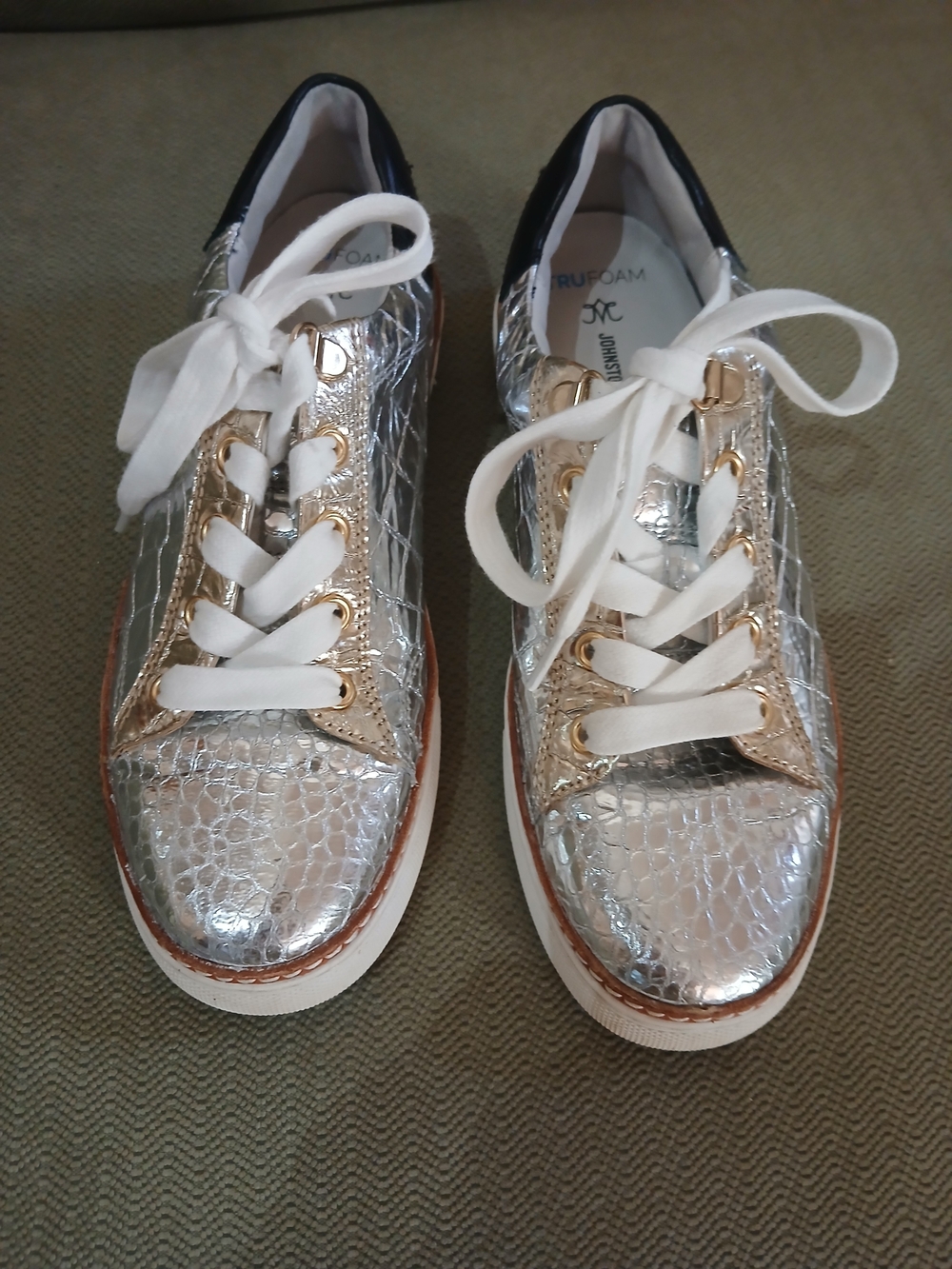 Johnston & Murphy Callie Metallic Silver Croc Embossed Low-Top Sneakers Size 6M